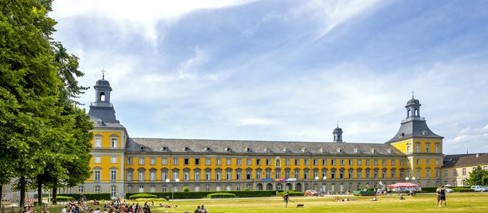 Uni Bonn suchte Priester UND Frau als Professor – Anzeige geändert