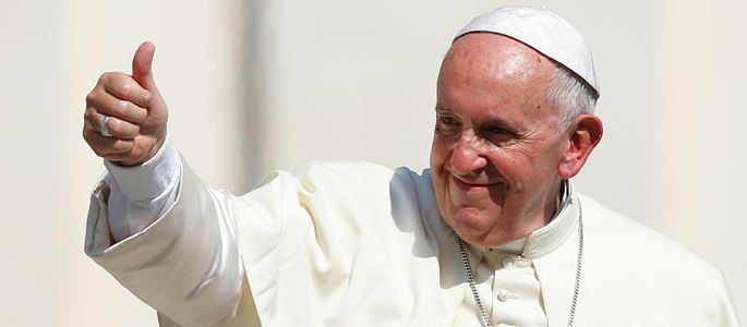 Papst Franziskus zeigt "Daumen-hoch".