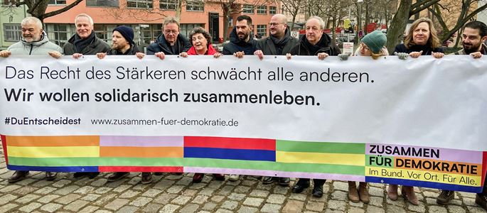 Banner der Aktion "Zusammen für Demokratie" zur Bundestagswahl